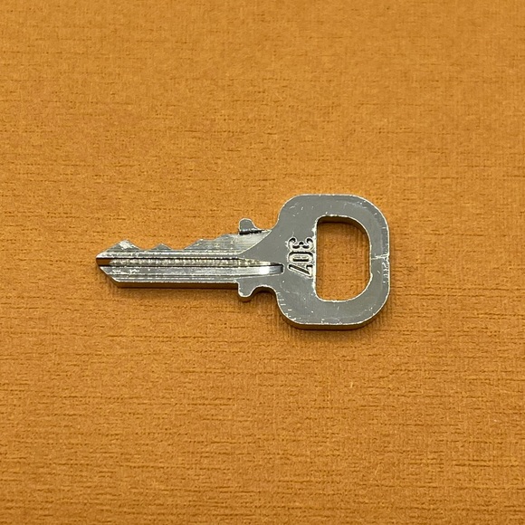 Louis Vuitton Silver Tone Cadena Key #307 For Speedy Alma Lock LV - Picture 8 of 10